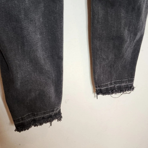 Madewell The Momjean in Raney Wash: Knee-Rip Edition. Size 25 - Picture 6 of 14